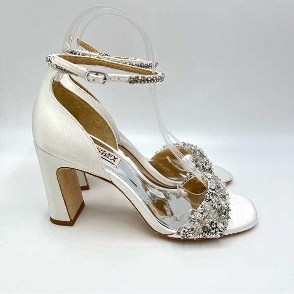 Badgley Mischka Size 6.5 White Satin Floral‎ Jeweled Dress Sandals Heels Shoes - Picture 2 of 14